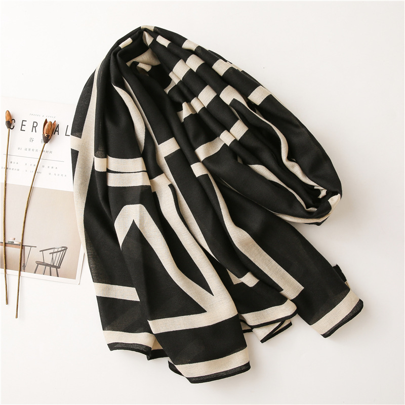 Spain Luxury Brand Black Beige – Tippet Line recenzja i cena